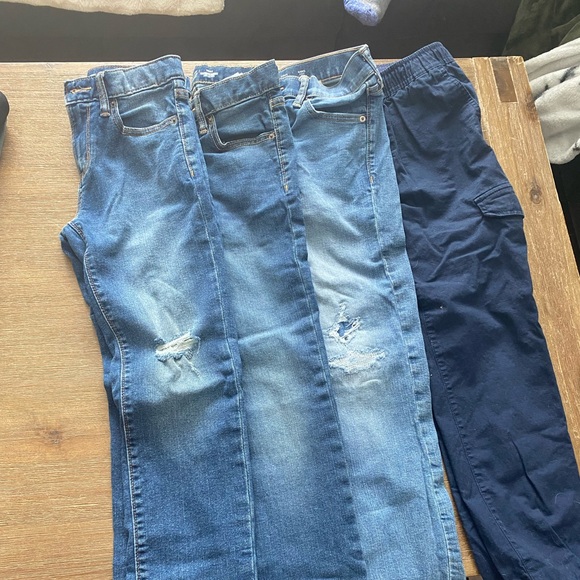 Old Navy Jeans Lot. Son barely wore (partial to track pants🙄) Boys size 10-12 - Picture 2 of 2